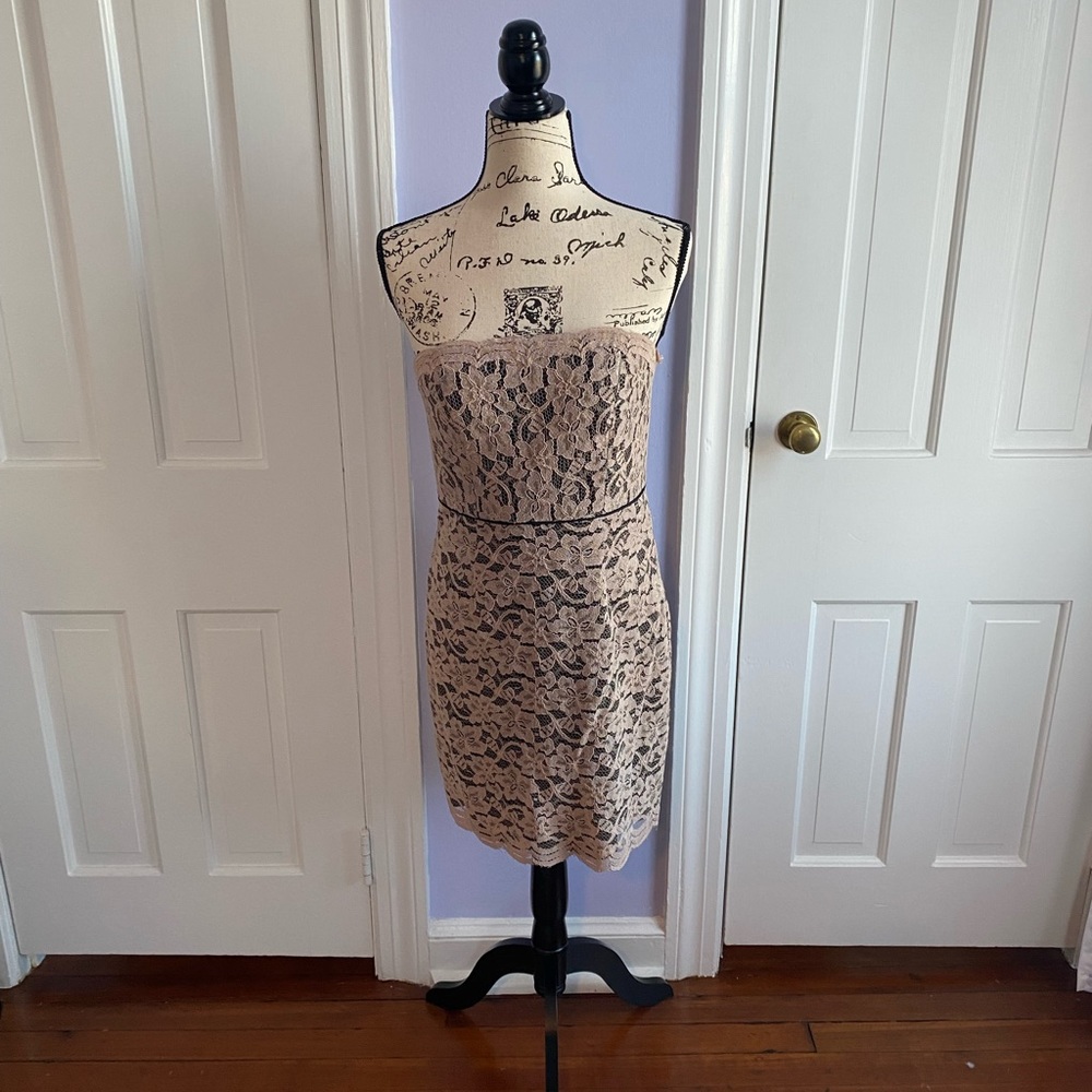 Diane Von Furstenburg - Strapless Lace Dress